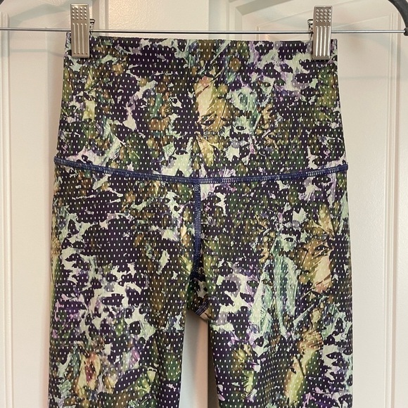 Lululemon Wunder Under II Floral Dot Crop high rise Leggings Size 4 - Picture 2 of 8